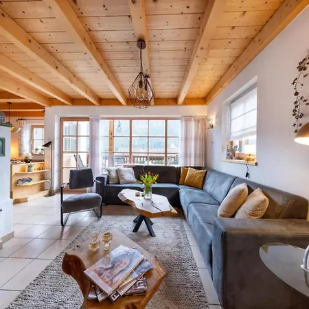 Authentic Mountain Retreat For 12 Wald im Pinzgau