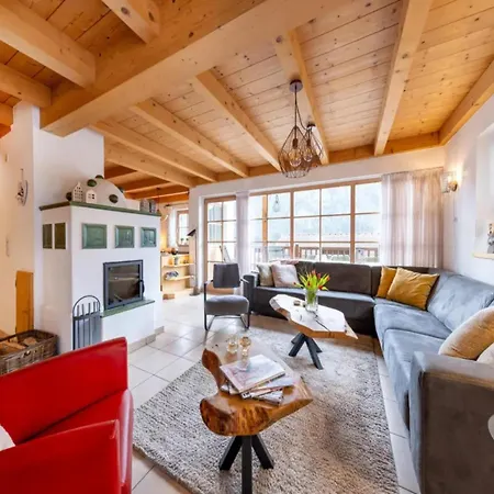 Authentic Mountain Retreat For 12
