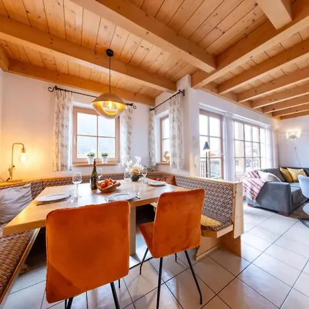 Authentic Mountain Retreat For 12 *