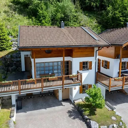Vakantiehuis Authentic Mountain Retreat For 12