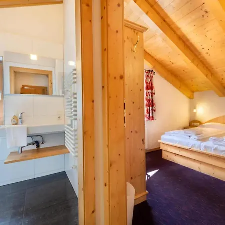 Vakantiehuis Authentic Mountain Retreat For 12 *