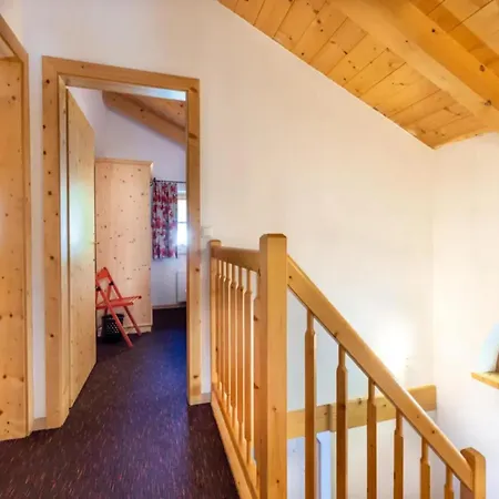 Vakantiehuis Authentic Mountain Retreat For 12
