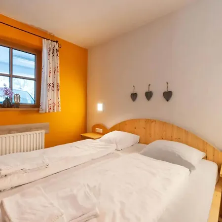 Authentic Mountain Retreat For 12 *
