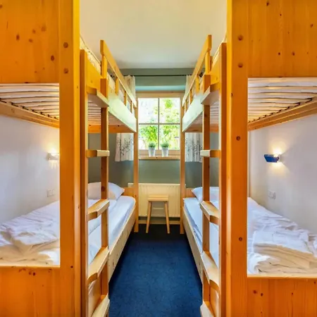 Authentic Mountain Retreat For 12 Vakantiehuis