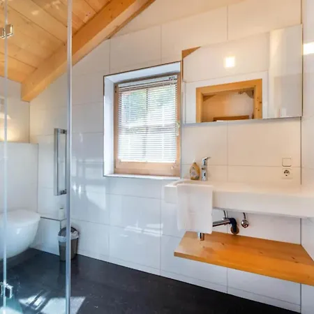 Authentic Mountain Retreat For 12 *