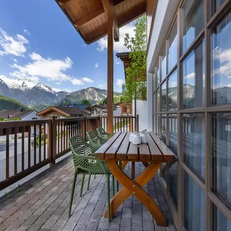 Authentic Mountain Retreat For 12 Wald im Pinzgau